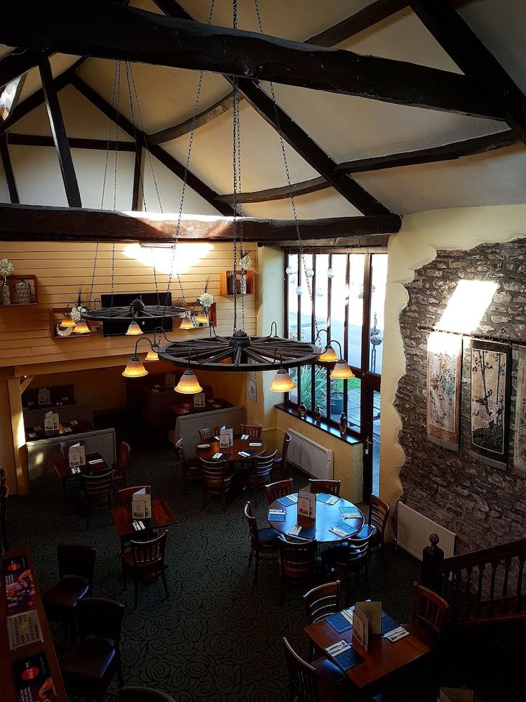 The Old Barn Inn นิวพอร์ต ภายนอก รูปภาพ
