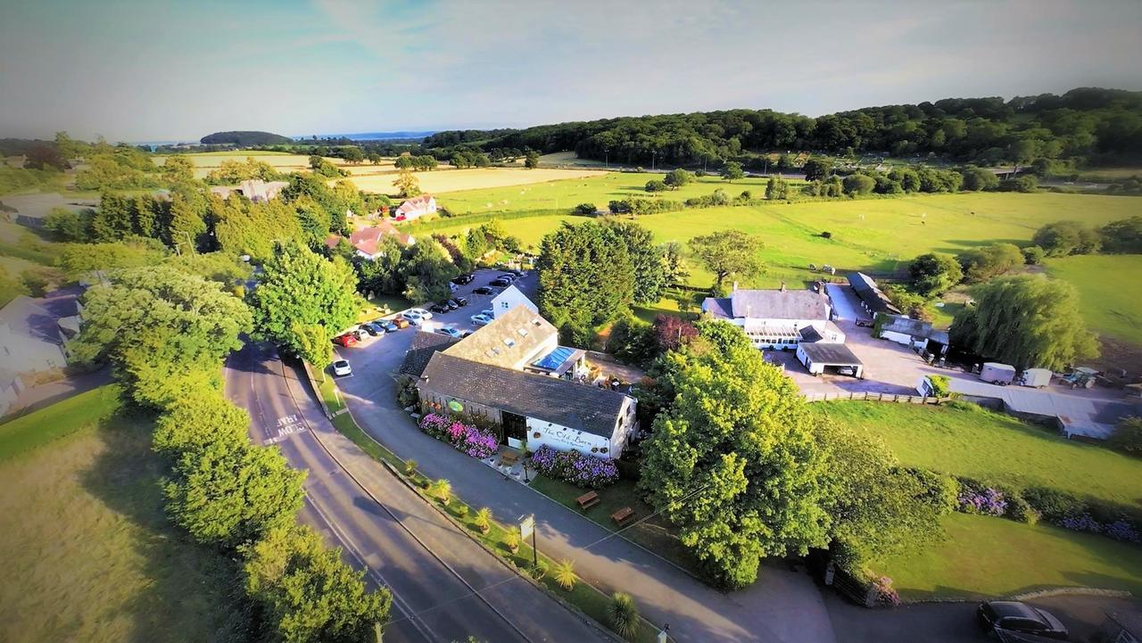 The Old Barn Inn นิวพอร์ต ภายนอก รูปภาพ