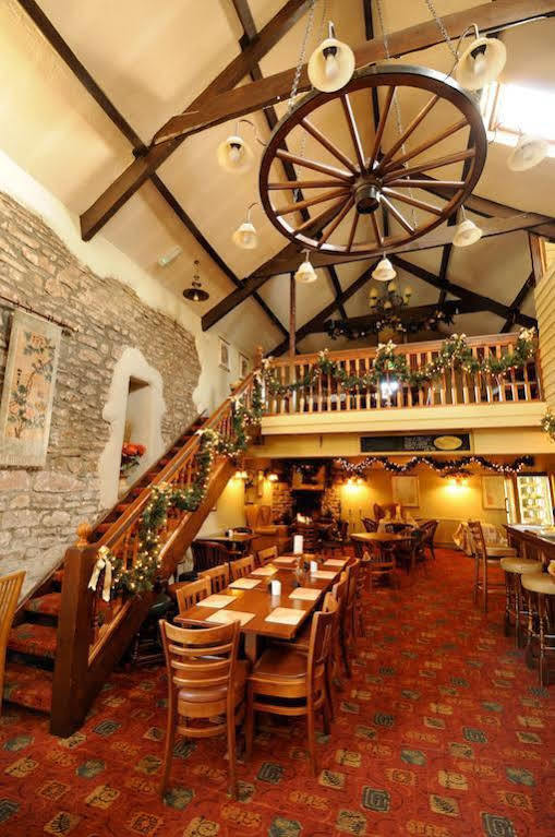 The Old Barn Inn นิวพอร์ต ภายนอก รูปภาพ